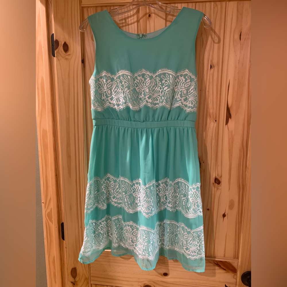 Dress with lace detail